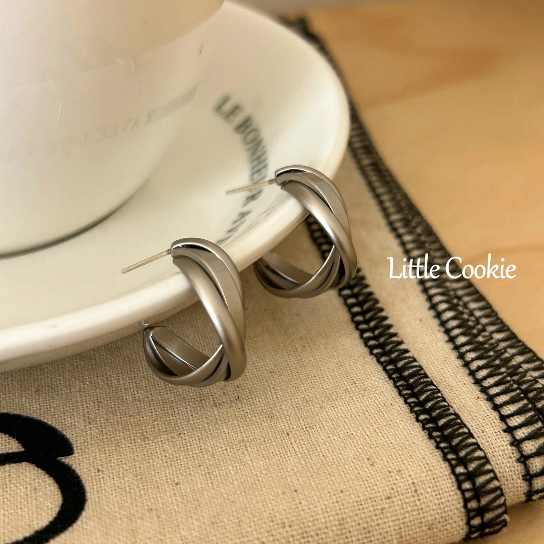 铜合金耳饰 缠绕交叉线条枪灰色耳环女圈圈2025新款爆款高级感535