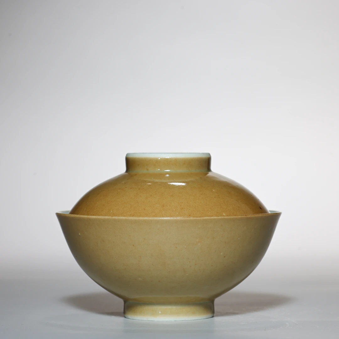 【预展专用】6216十九世纪·外米黄釉内青花团龙纹盖碗