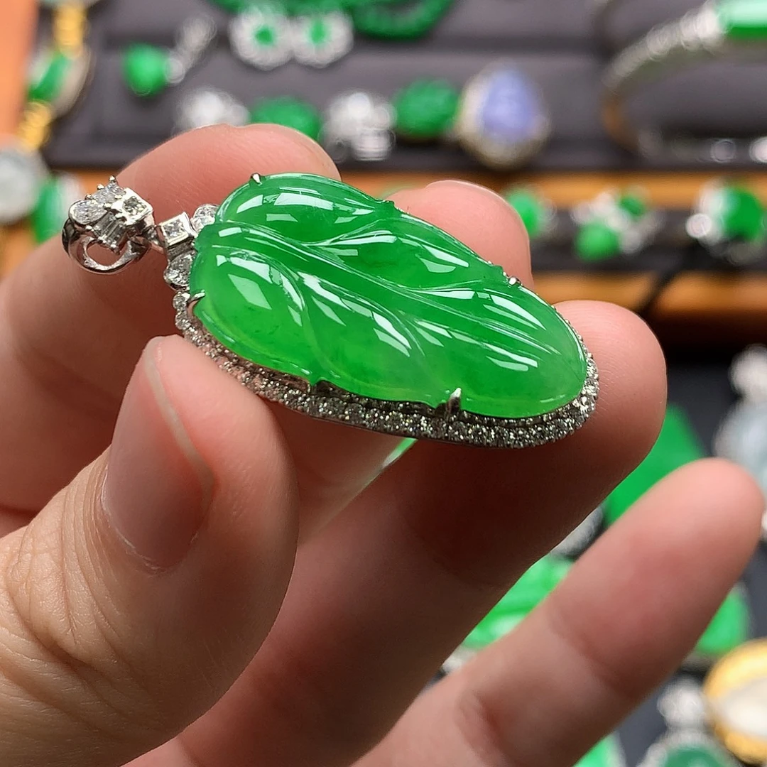 翡翠18K金镶嵌颈饰