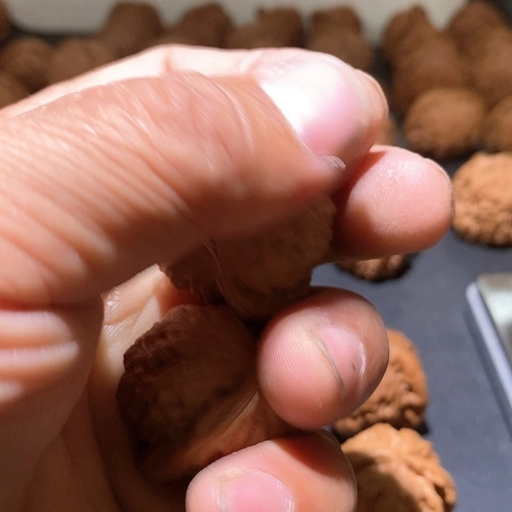 文玩核桃吊坠山***平白狮子