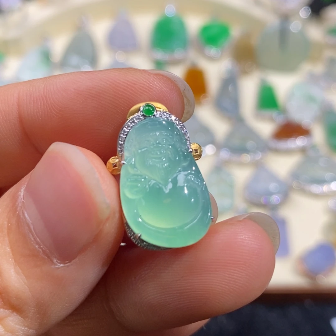 翡翠18K金镶嵌颈饰