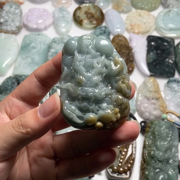 翡翠未镶嵌颈饰龙牌51