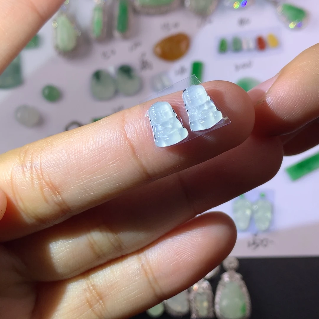 翡翠颈饰未镶嵌宝宝佛