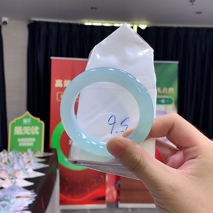 翡翠手镯未镶嵌缅甸翡翠