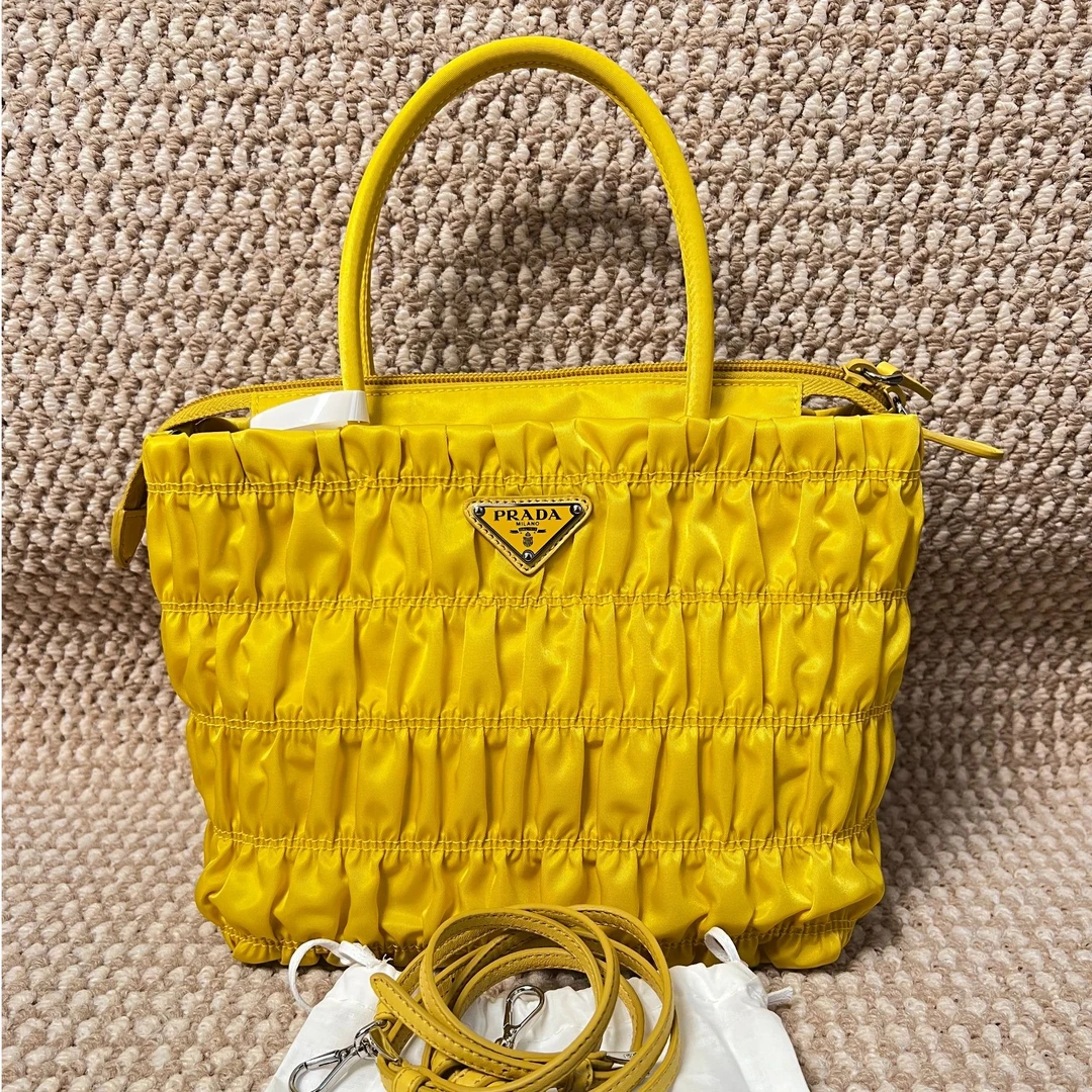 99新 Prada/普拉达 新款黄色褶皱尼龙托特/单肩时尚女士包