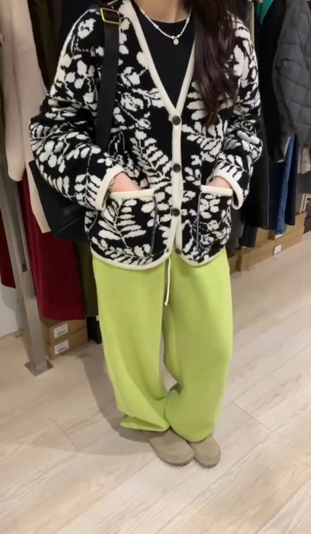 韩国巨厚百搭羊毛针织花开衫