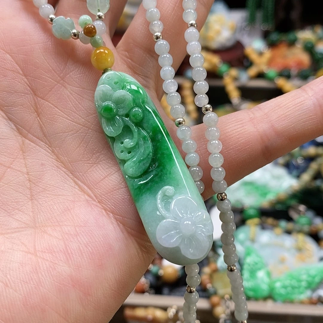 翡翠颈饰未镶嵌翡翠