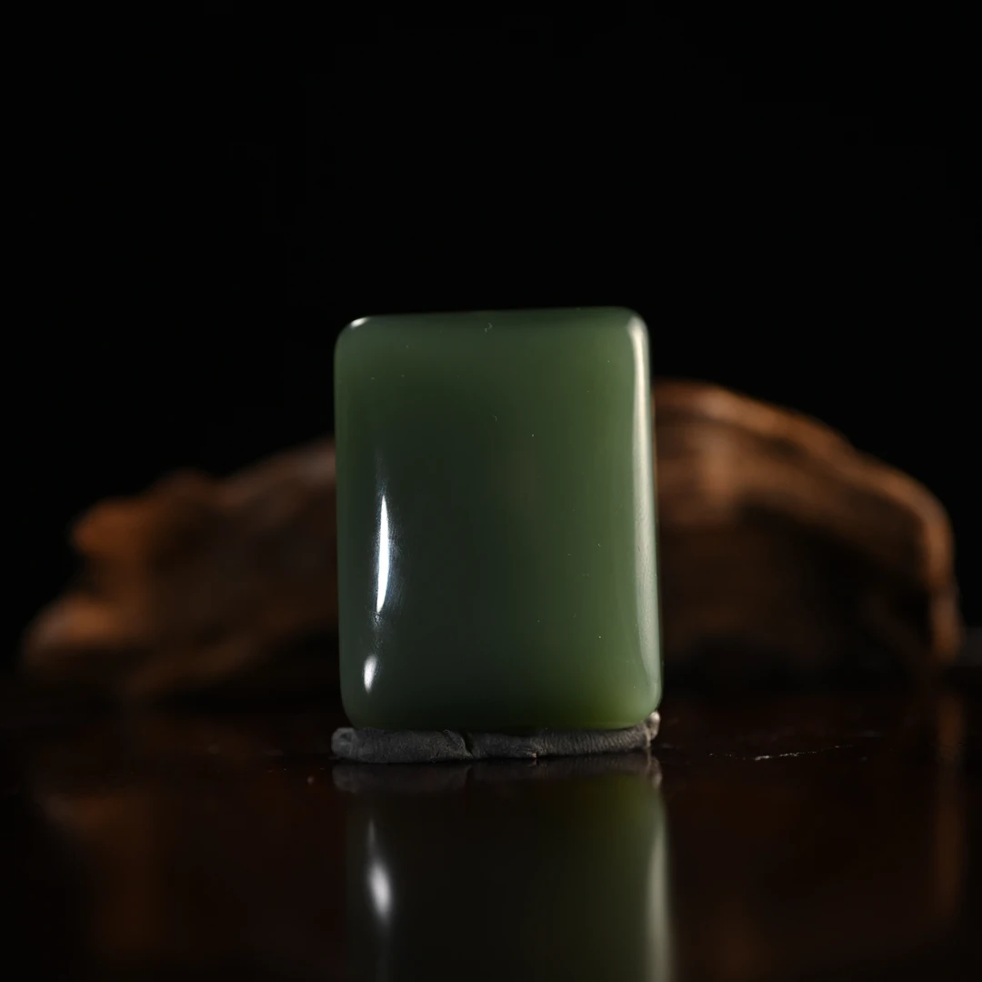 Lot8845 2511190071和田玉粉青平安无事牌/保利