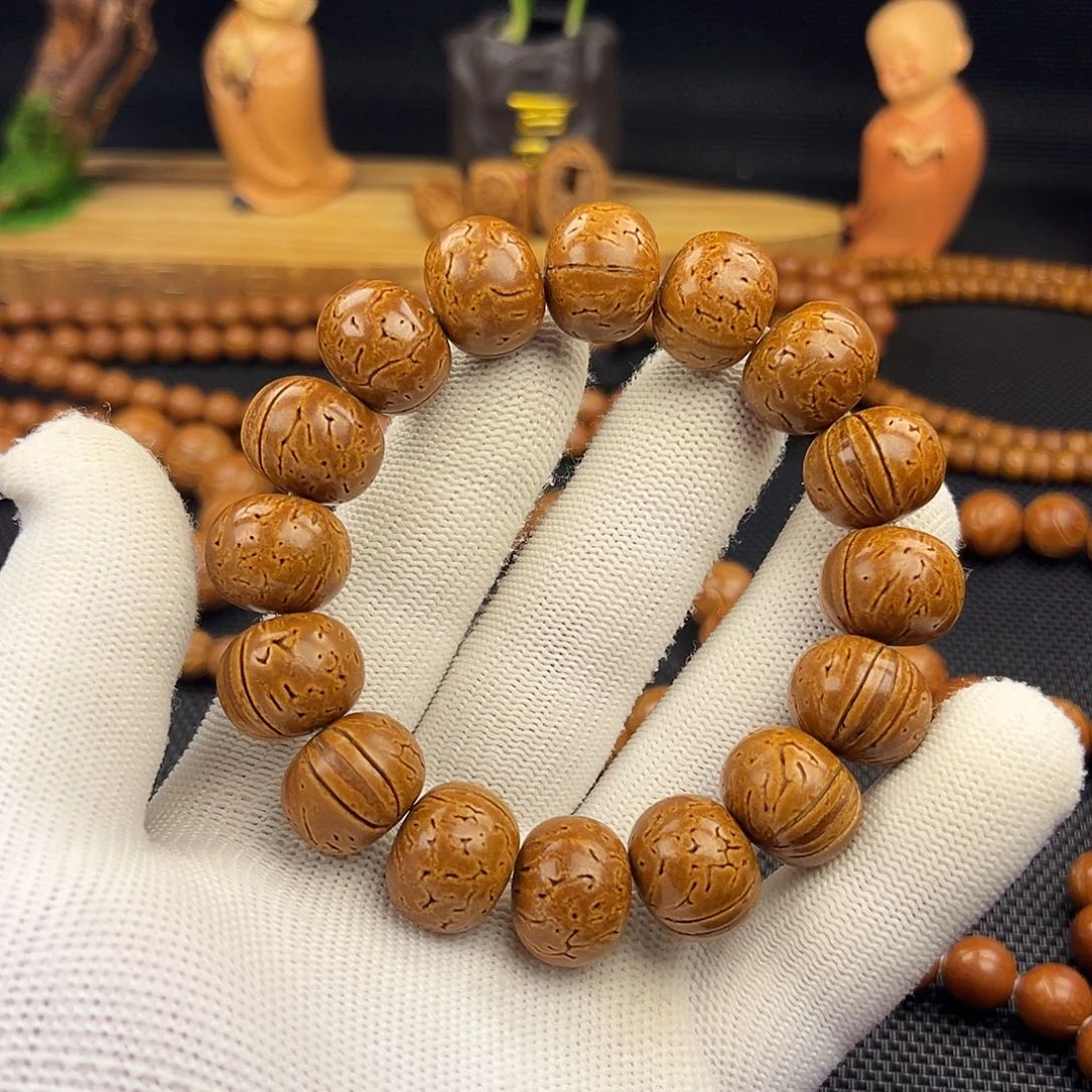 野生东北桃核苹果园