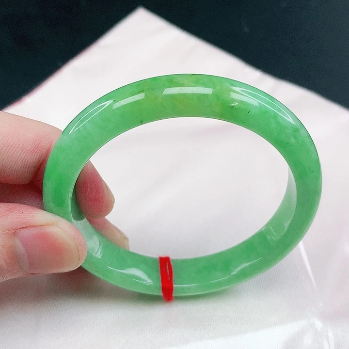 翡翠手镯未镶嵌圈52。1407