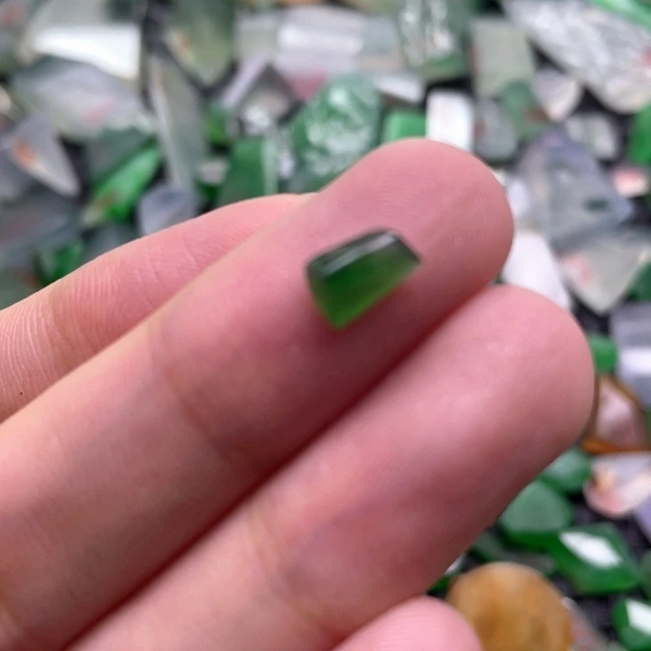 暮***岚定制翡翠未镶嵌天然翡翠原石