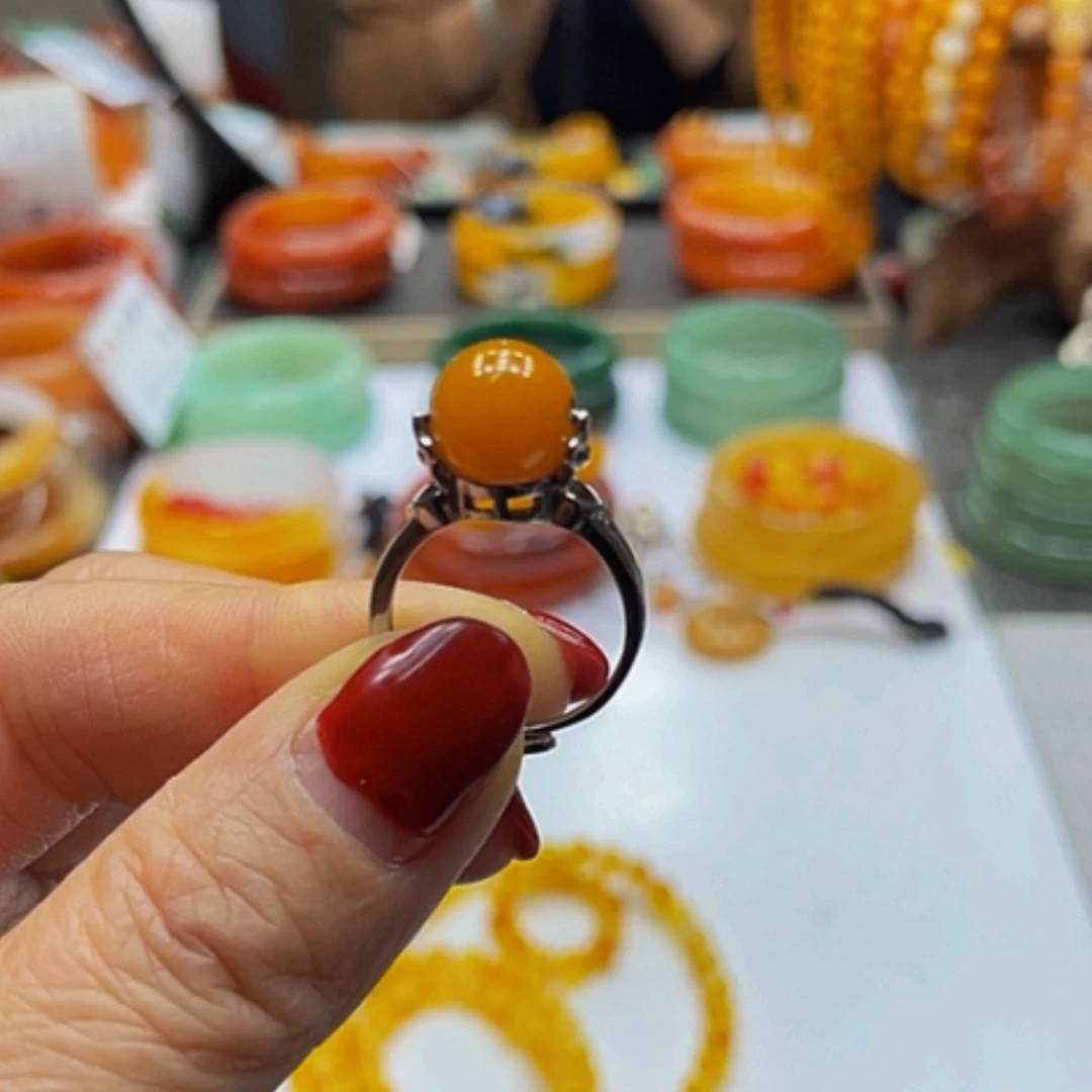 【闪购商品】未镶嵌石英质玉（黄龙玉）手串