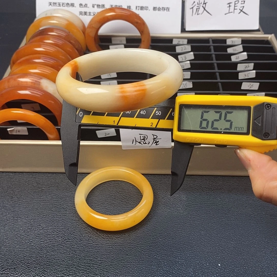 未镶嵌石英质玉（黄龙玉）手镯13号茄子山金沙老油红如血黄龙