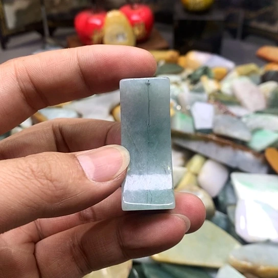 翡翠耳饰未镶嵌是***~翡翠