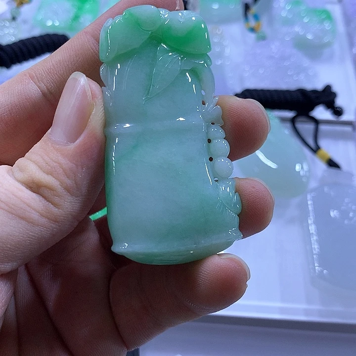 翡翠未镶嵌颈饰天然翡翠A货吊坠