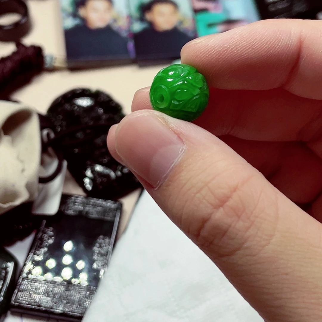 翡翠未镶嵌颈饰先鉴后发一物一证