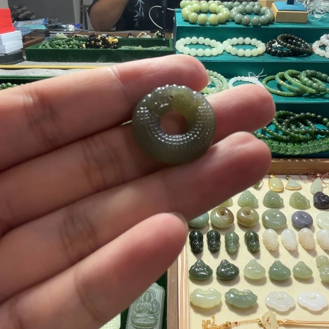 颈饰未镶嵌和田玉