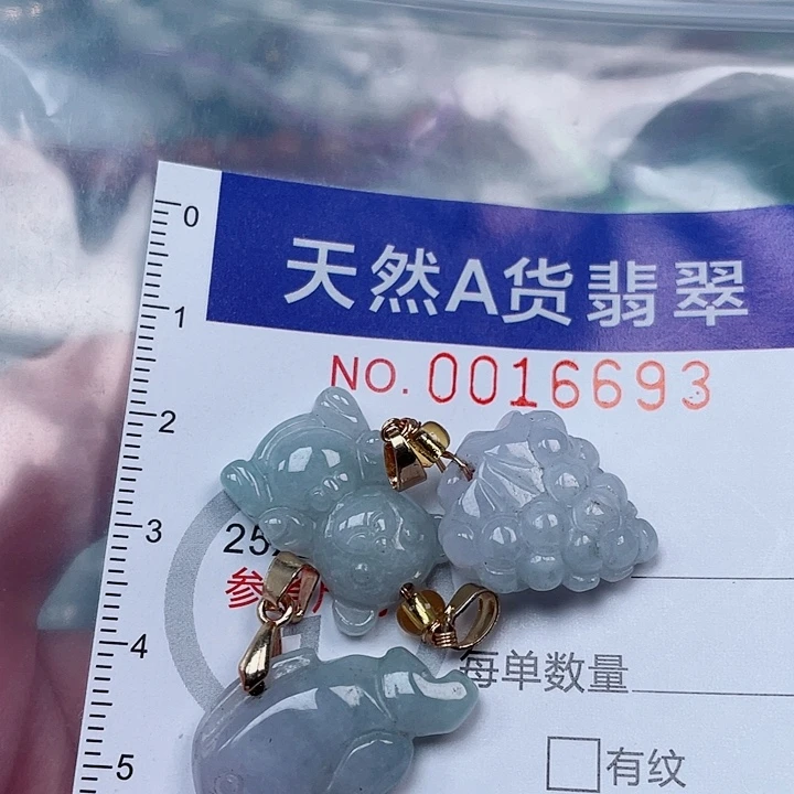 吊坠(不含链)未镶嵌翡翠