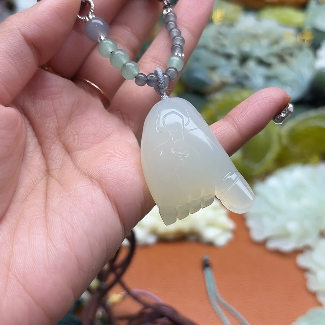 蛇纹石玉未镶嵌颈饰