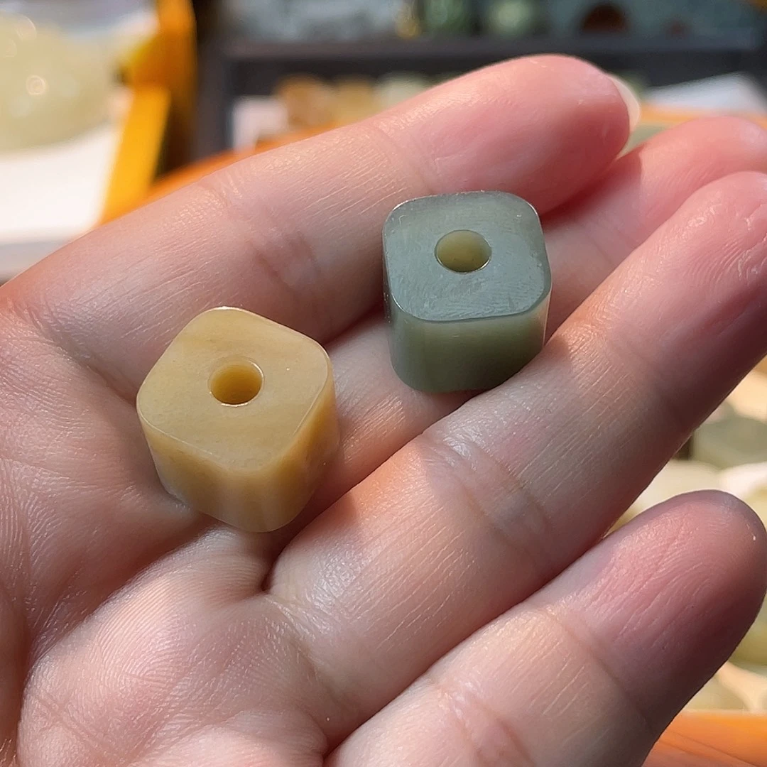 晴***天和田玉未镶嵌颈饰