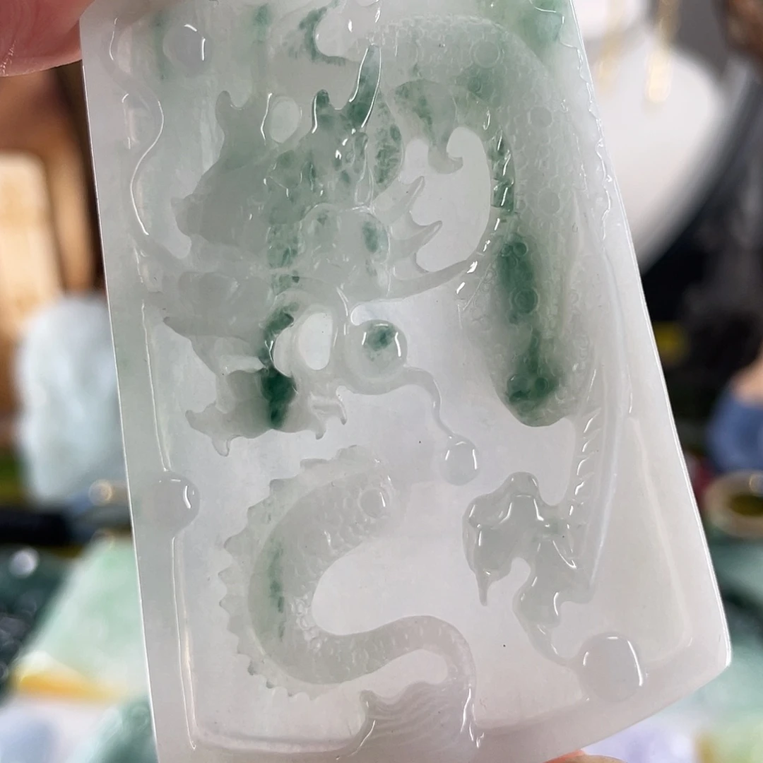 翡翠颈饰未镶嵌龙牌