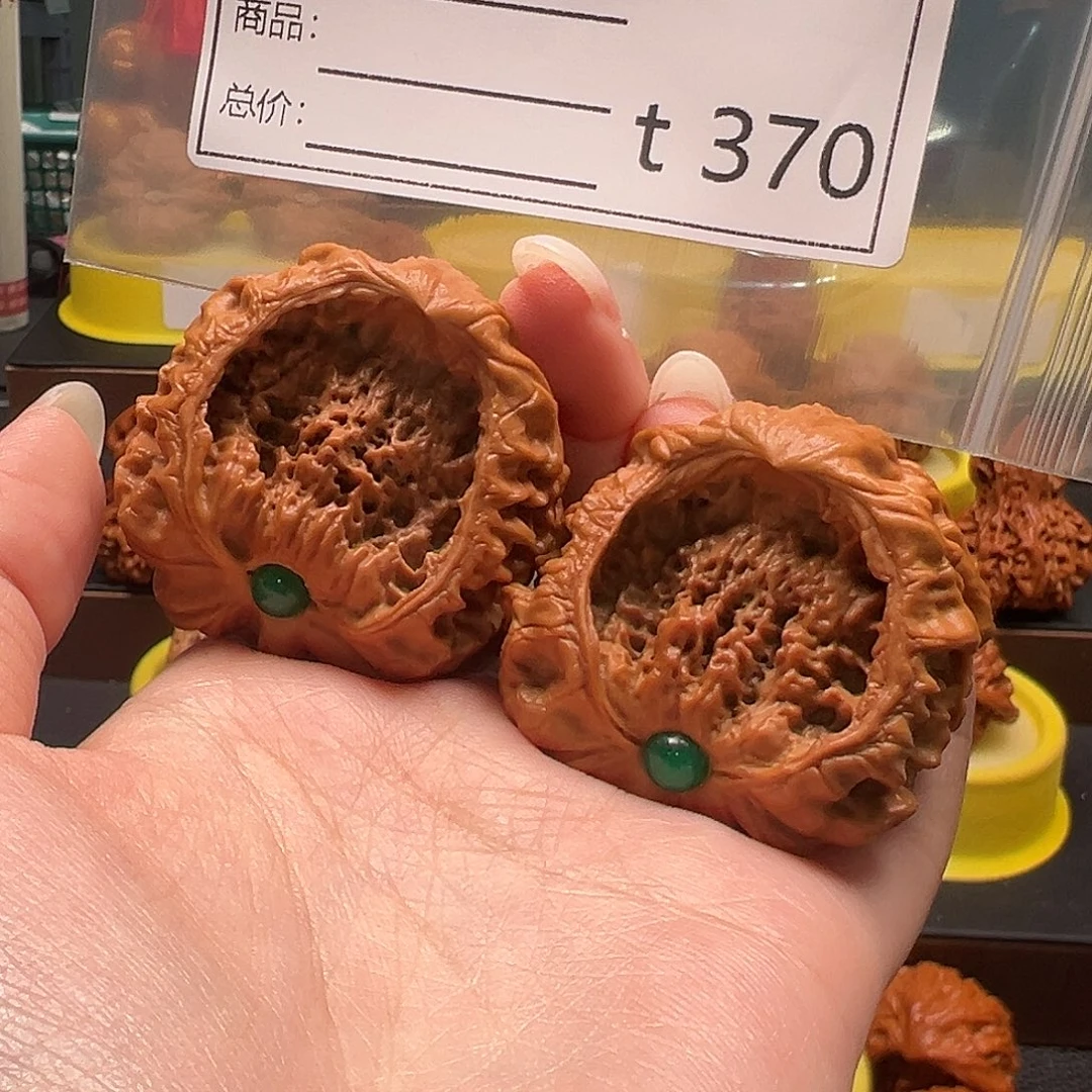 鲸***文玩核桃手把件聚宝盆