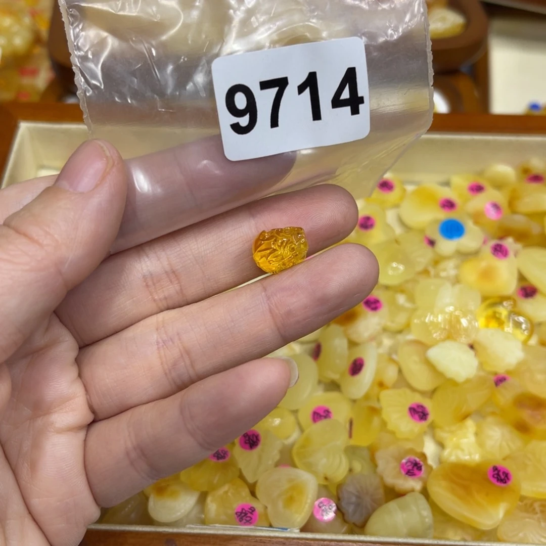 琥珀珠宝奇石未镶嵌