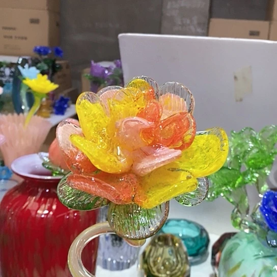 琉璃花瓶高45厘米宽9厘米