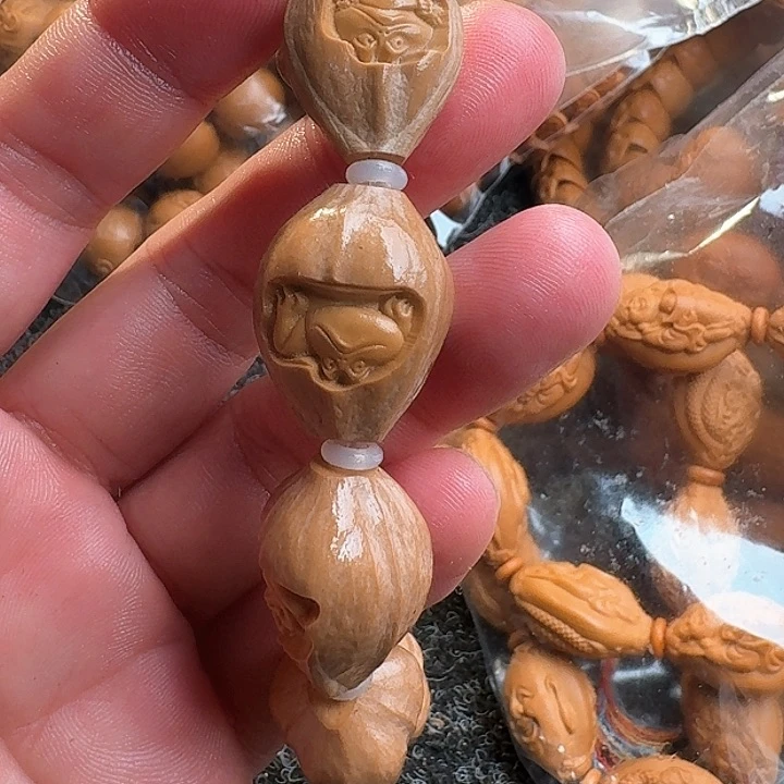 橄榄核吊坠雅趣恶的