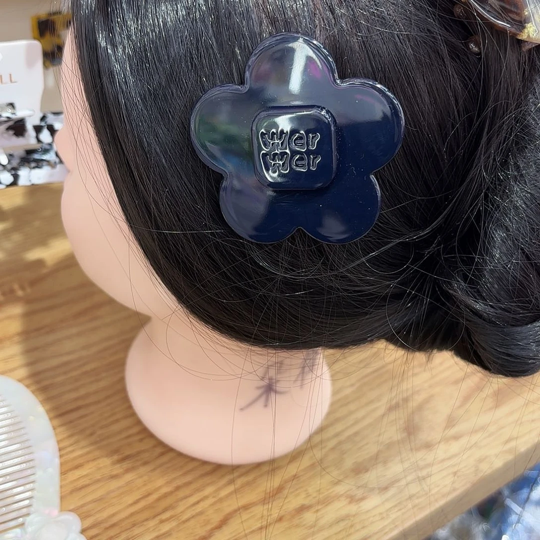皮质铁合金大号花朵章蓝色