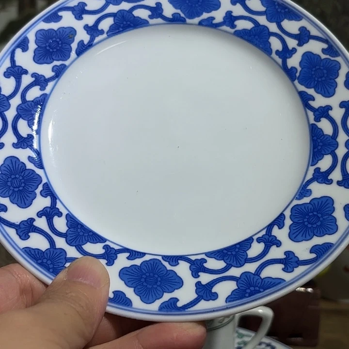 青花盘和陶瓷瓶都可以使用