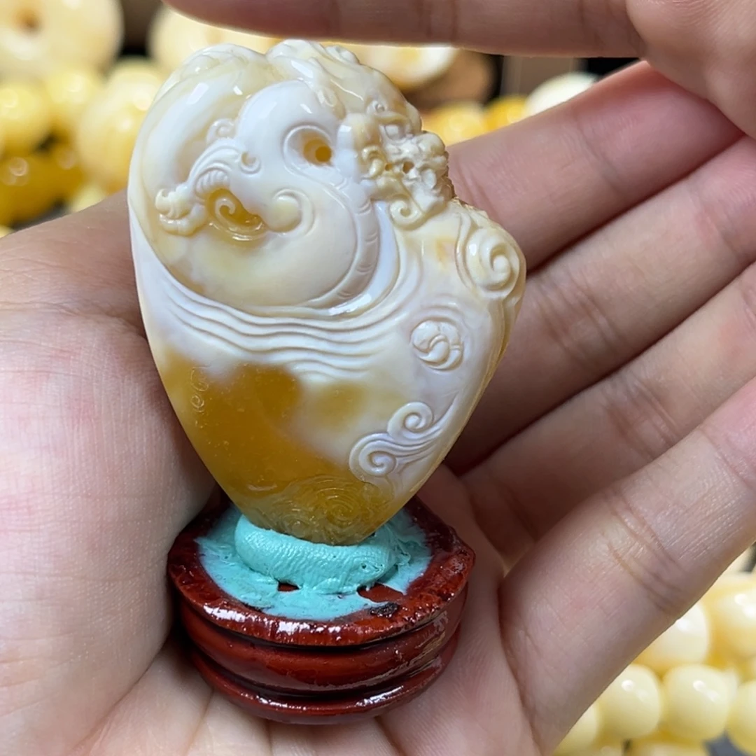 琥珀未镶嵌手串龙牌