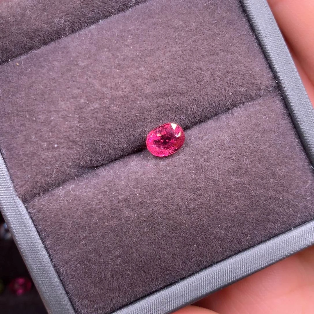 未镶嵌裸石碧玺1.07克拉卢比莱碧玺