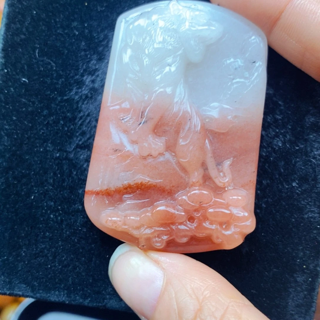 未镶嵌石英质玉（黄龙玉）颈饰