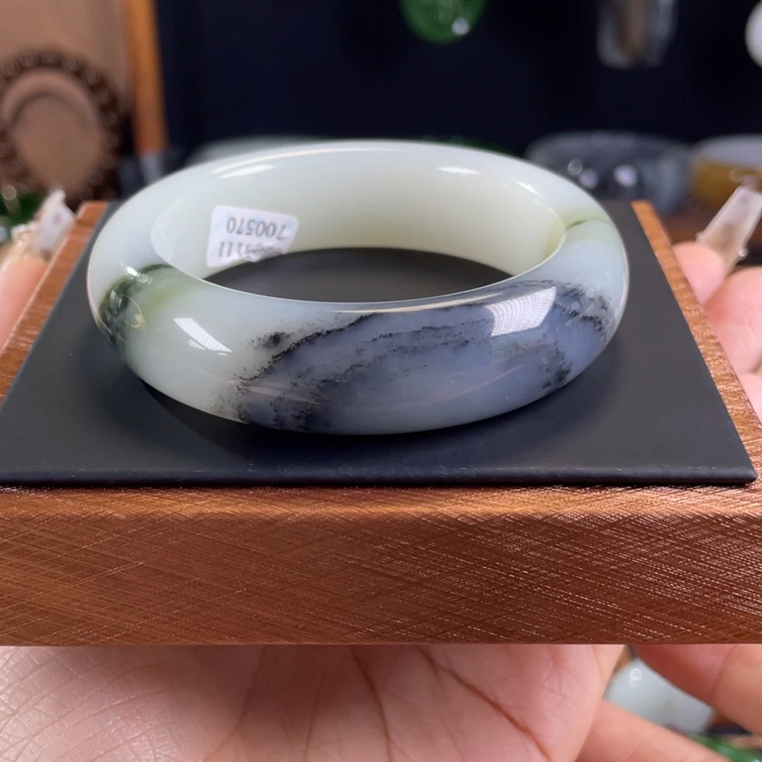 和田玉未镶嵌手镯