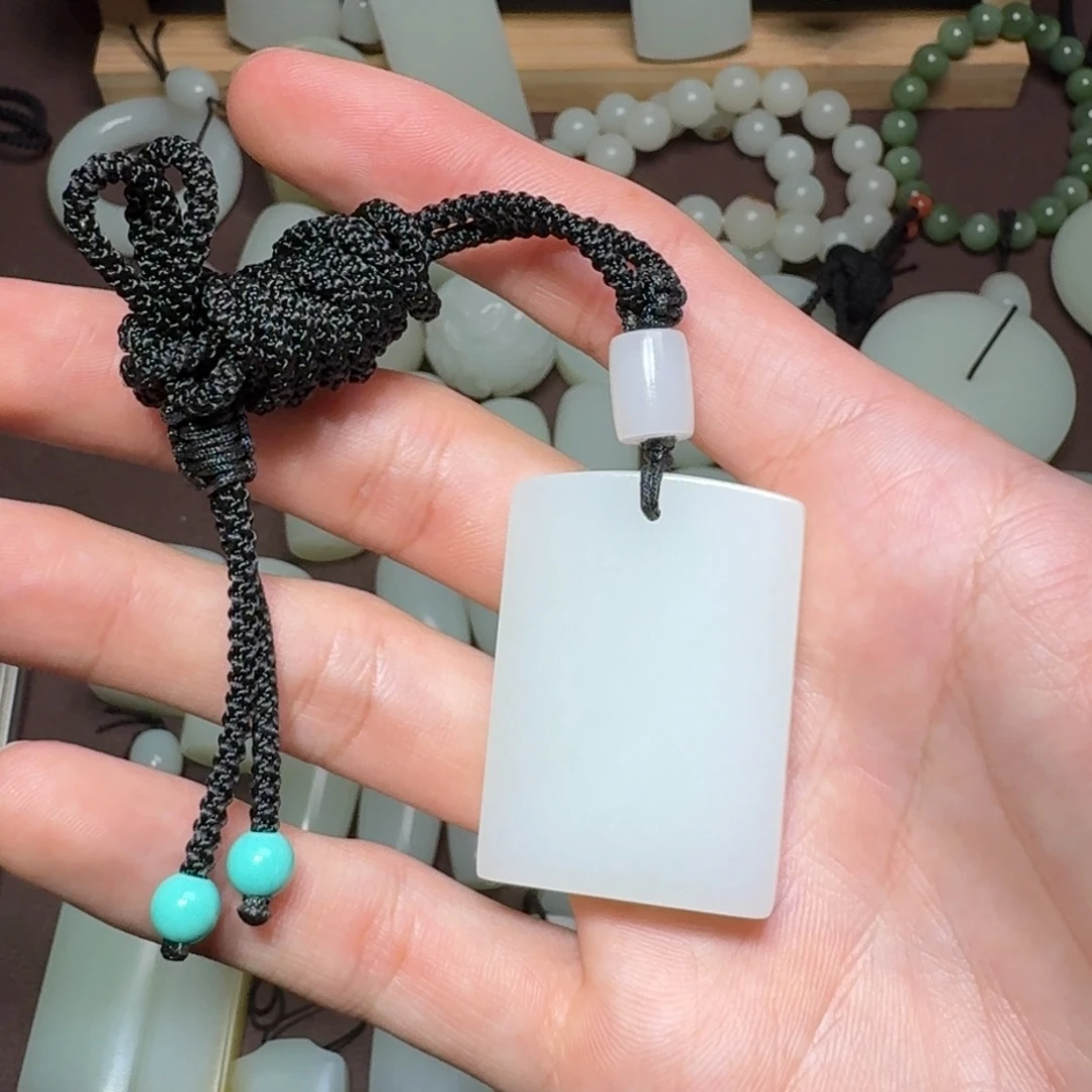 黄***地和田玉未镶嵌颈饰