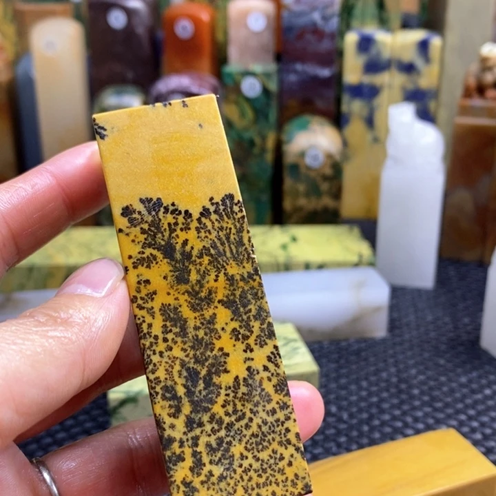 云南石研**人青田石印章石