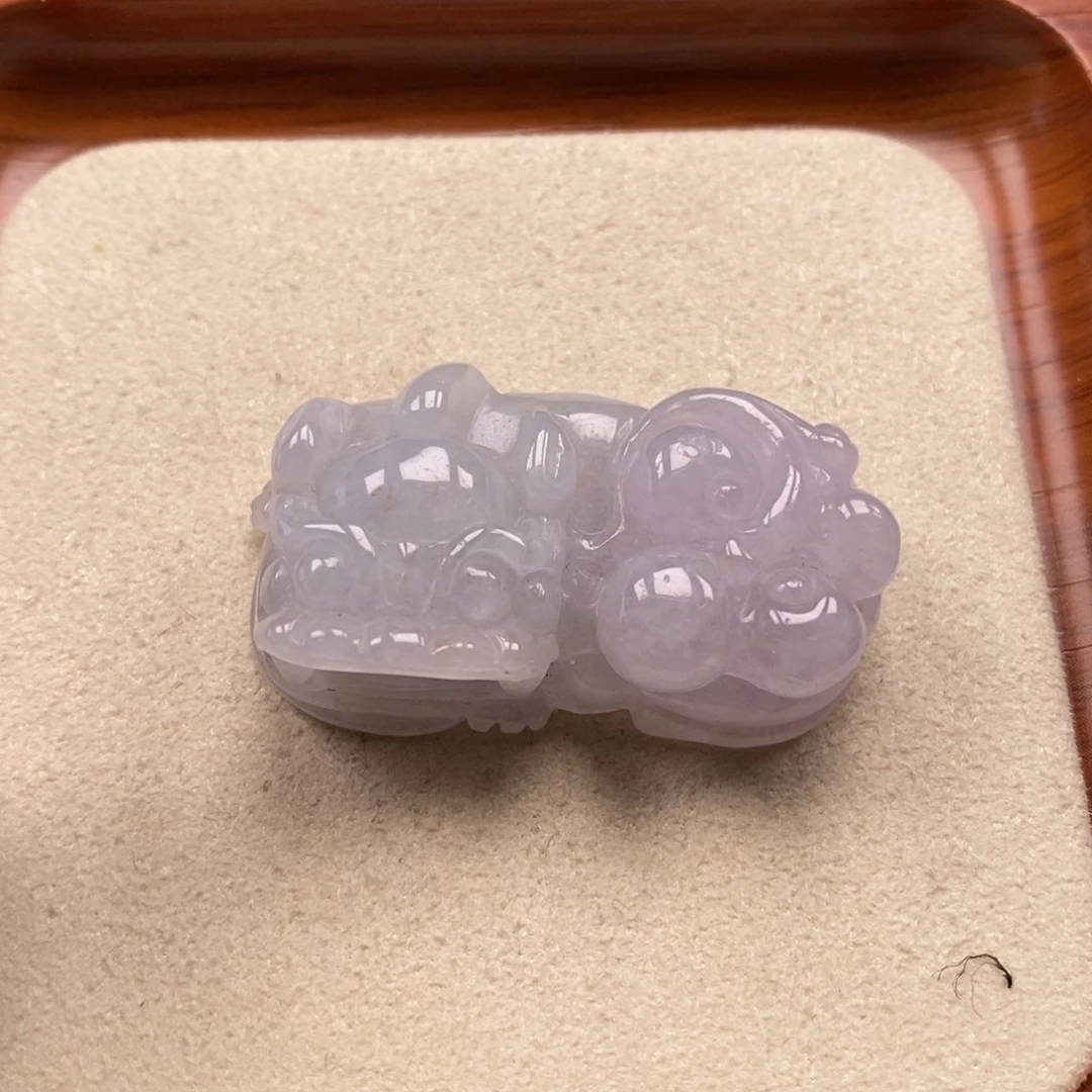 翡翠未镶嵌颈饰霸王貔貅