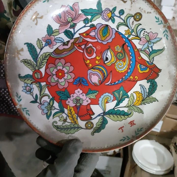 摆件盘子碗茶壶啥都有