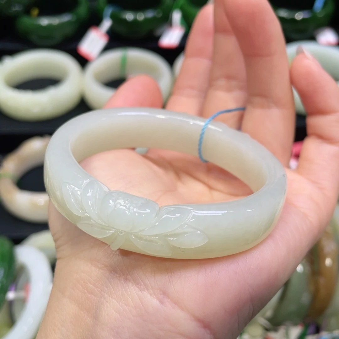 未镶嵌手镯（贵妃镯）和田玉71