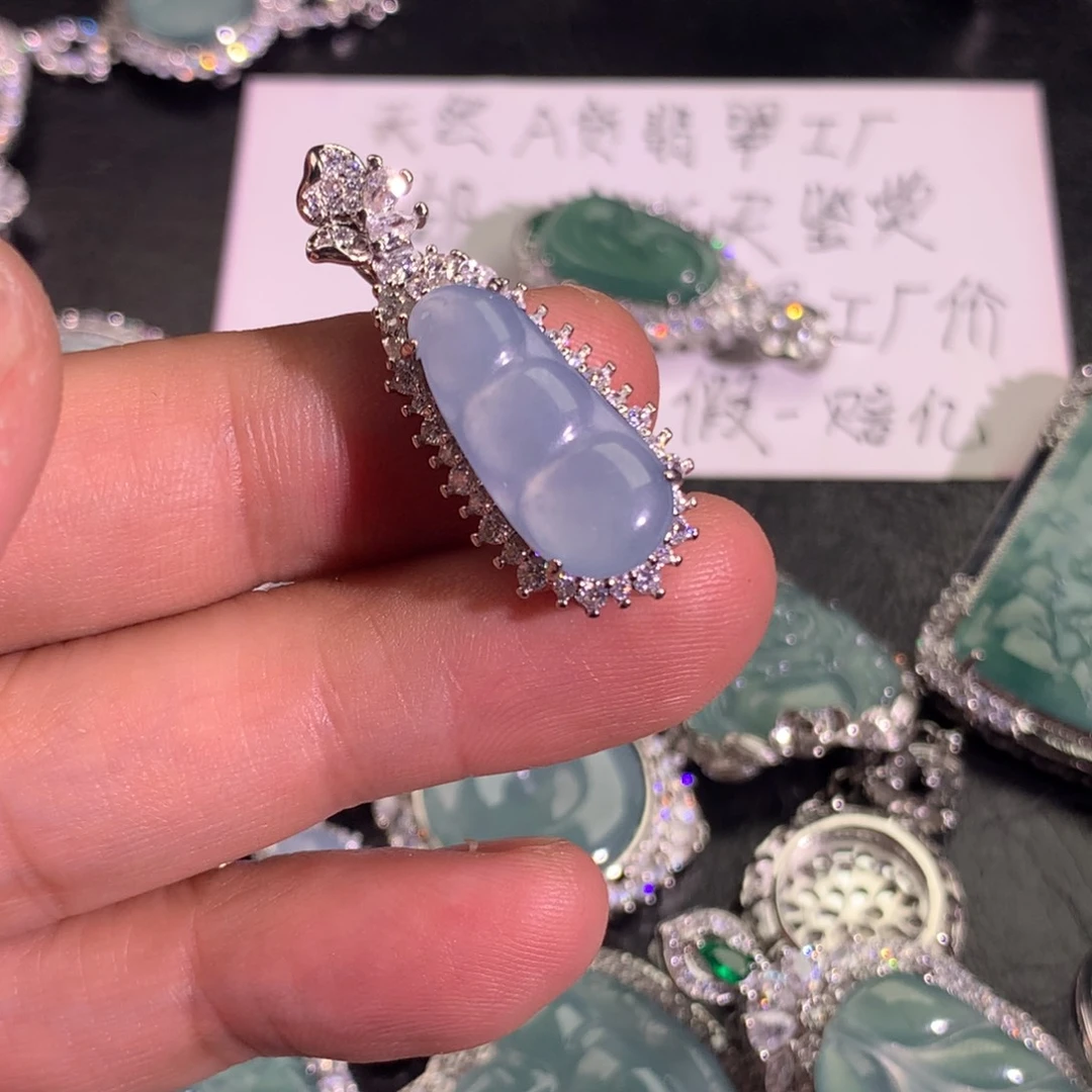 翡翠颈饰未镶嵌福豆