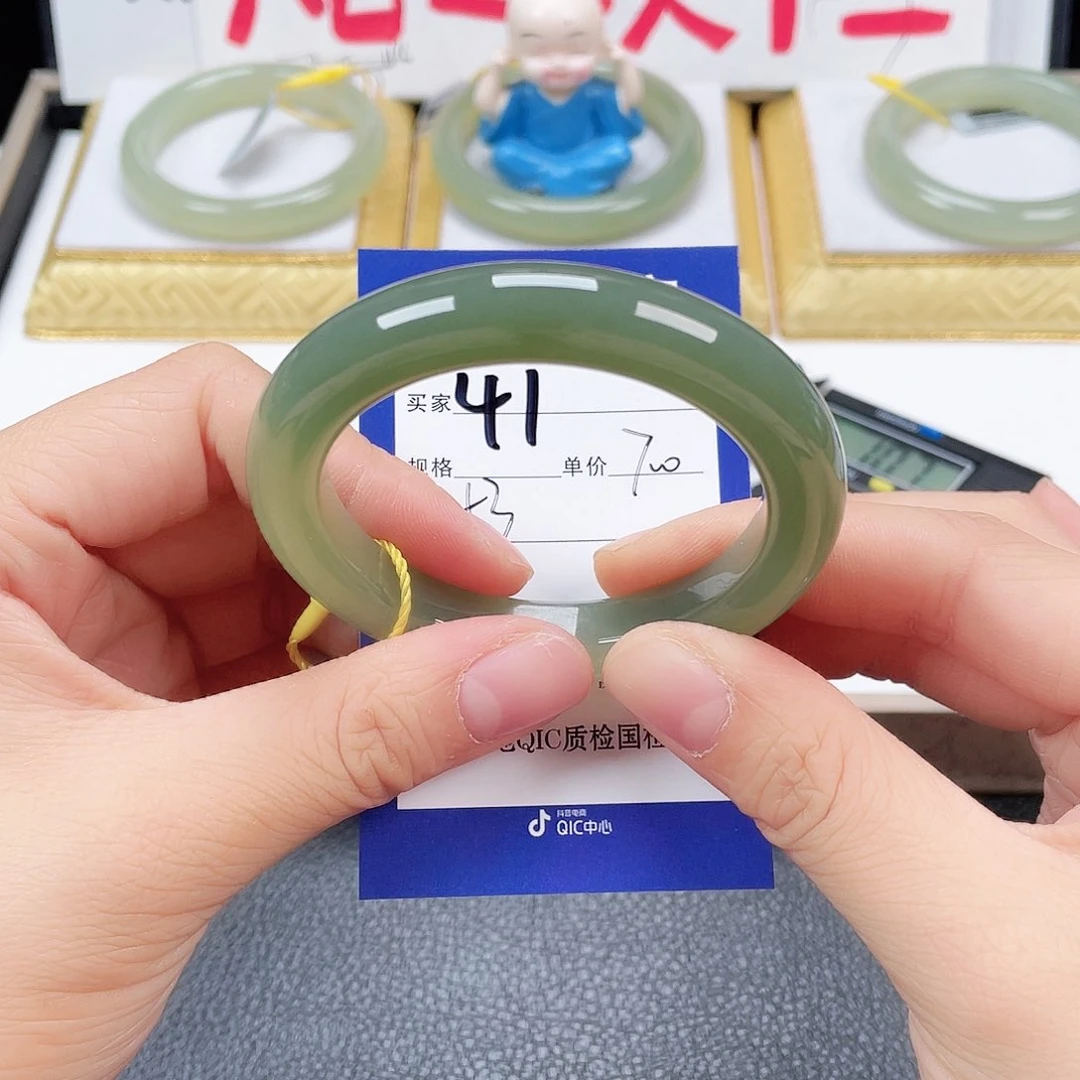 未镶嵌手镯和田玉秋*