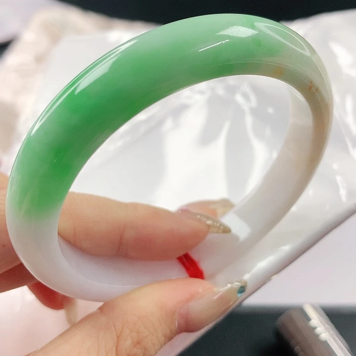 未镶嵌手镯翡翠，156