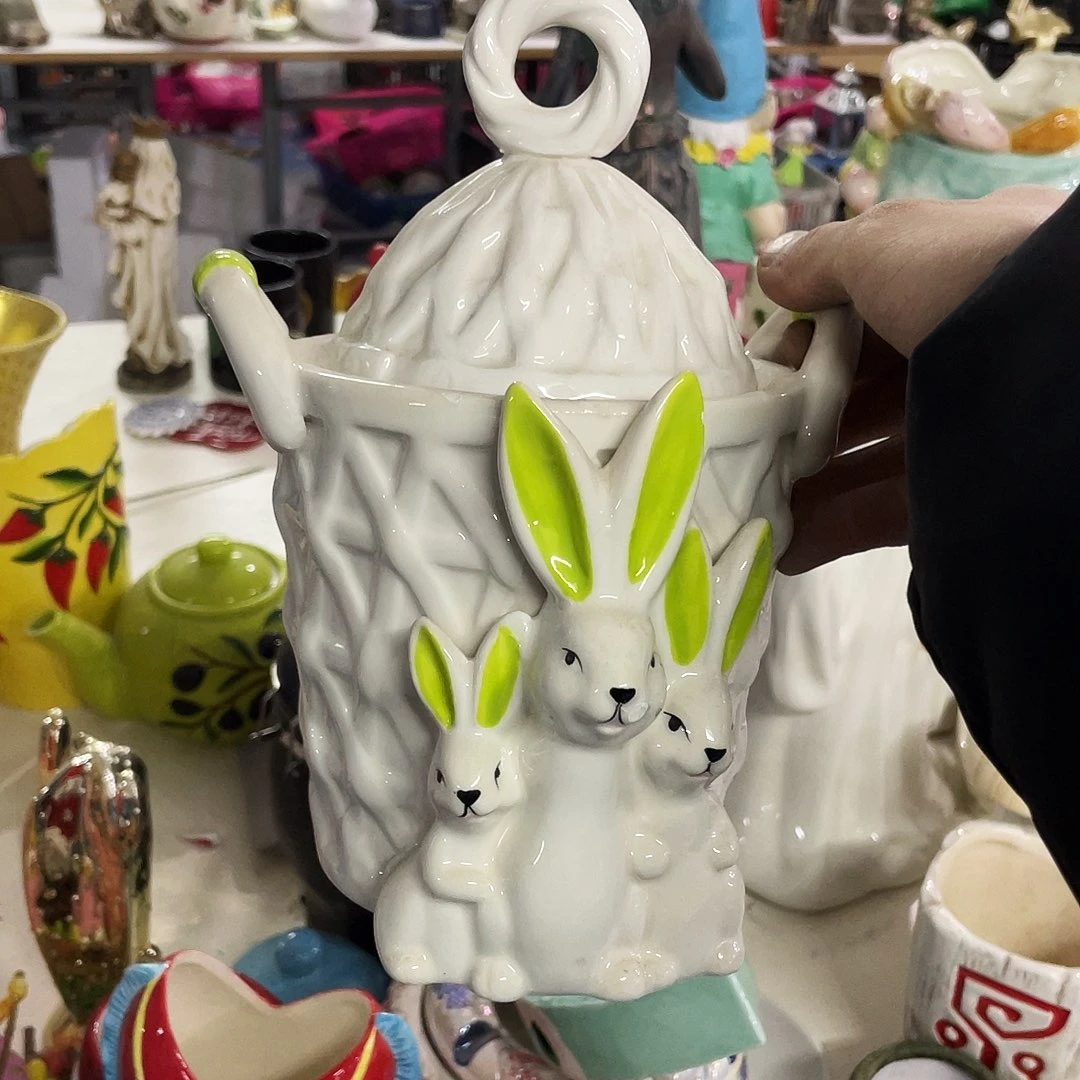 摆件  磕碰。 瑕疵。