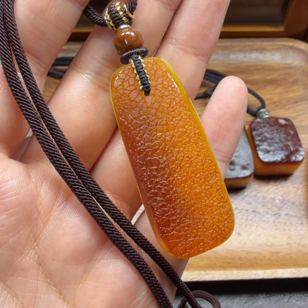 琥珀未镶嵌吊坠(赠链)