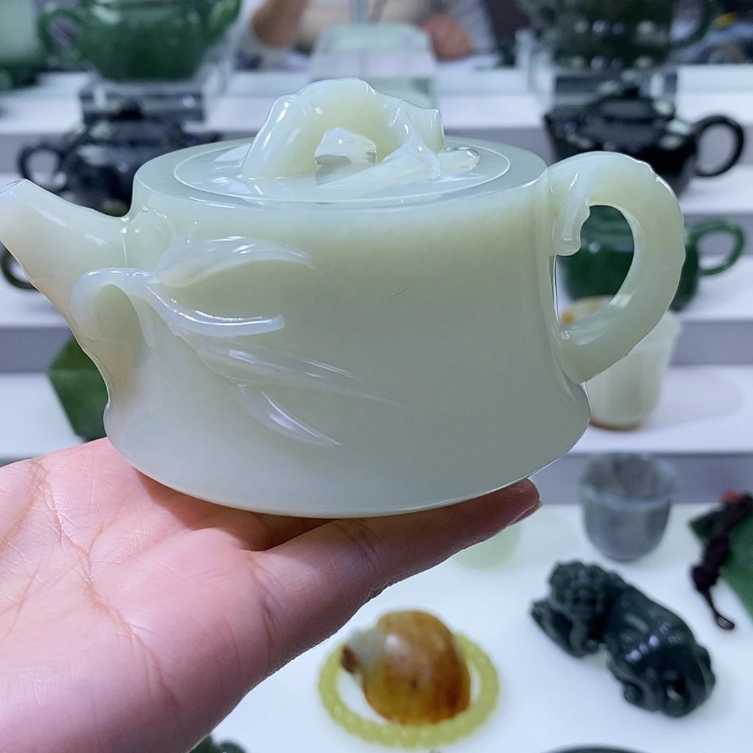 张***总和田玉未镶嵌挂件茶壶