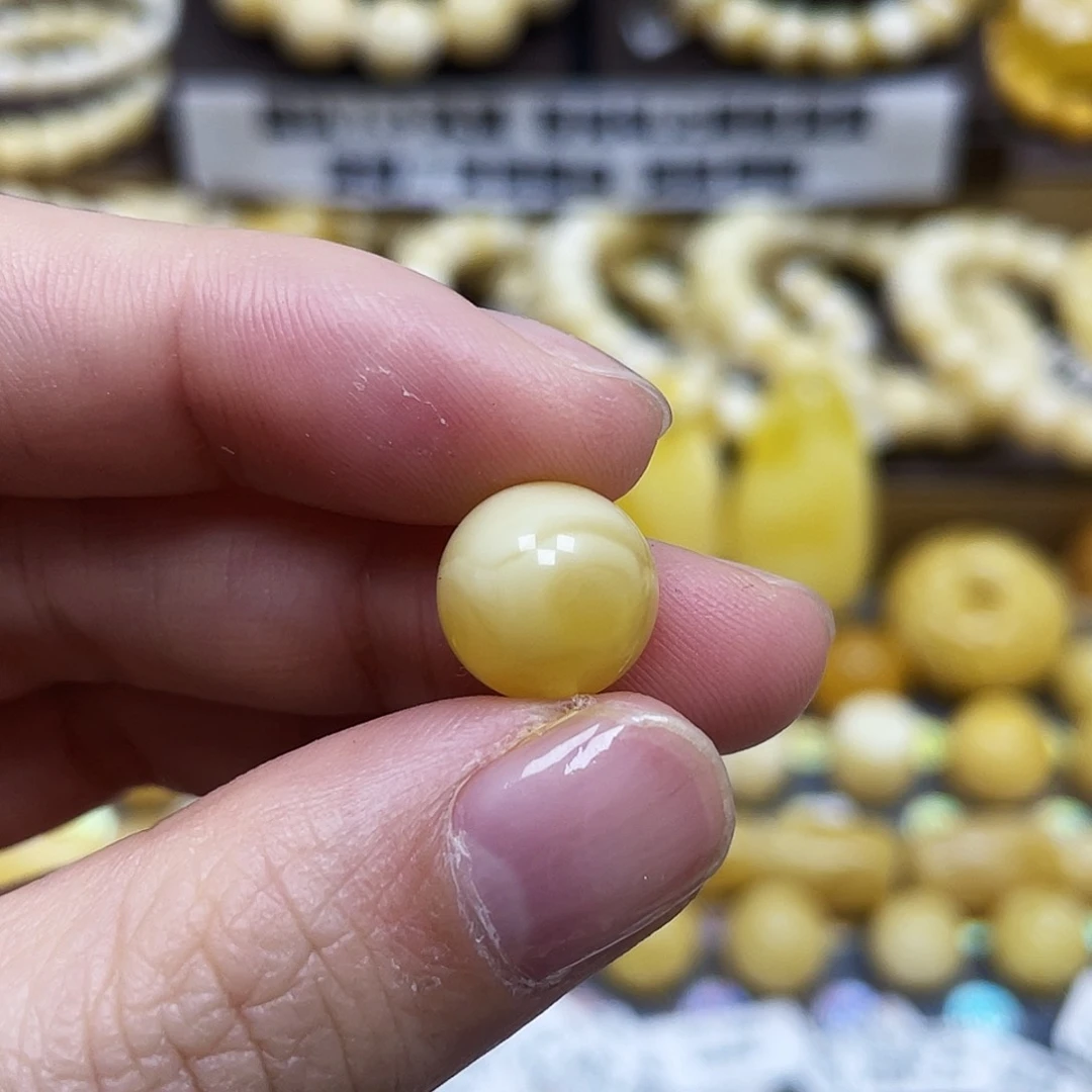 琥珀珠宝奇石未镶嵌11.4mm微微瑕