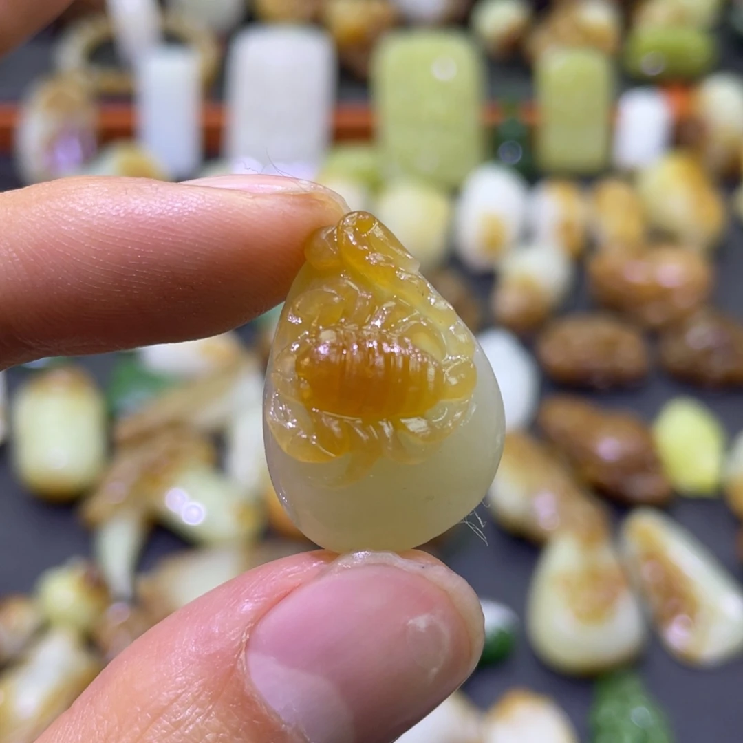 颈饰未镶嵌和田玉且末糖白蝎子独霸天下