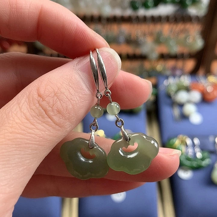 和田玉银S925镶嵌耳饰如意锁湖水绿