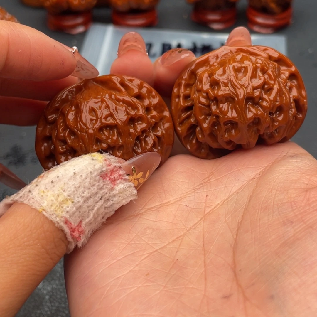 跑***场文玩核桃把件宫灯